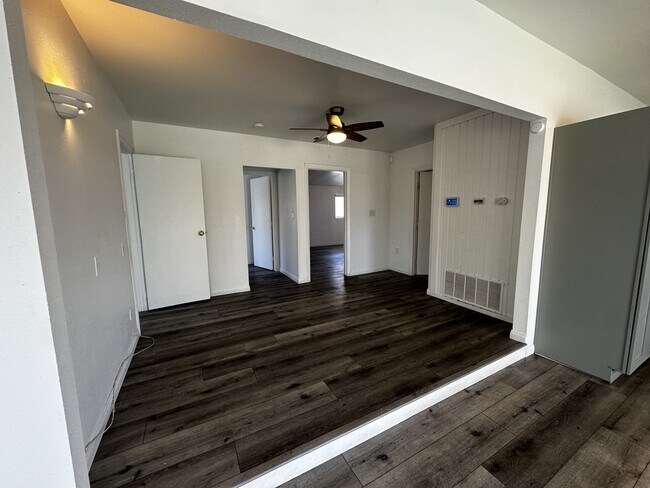 Building Photo - 10374 Lake Summit Dr