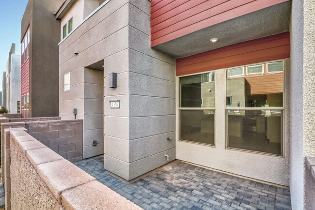 Building Photo - Stylish 2-Bedroom Townhome in Southwest Las Vegas