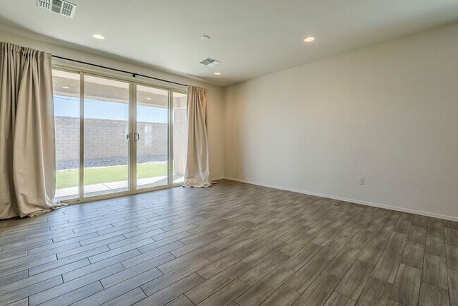 Building Photo - Bright & Stylish 3BR Home in La Estancia |...
