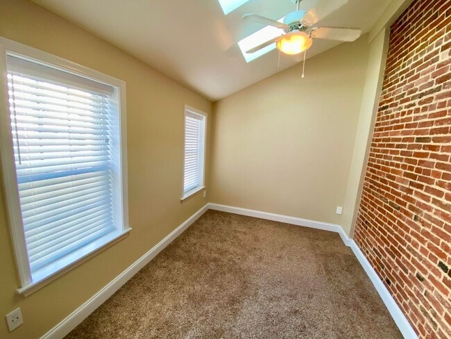 Building Photo - Charming 2 Bedroom/1.5 Bathroom Townhome with Patio in Upper Fells Point, MD!