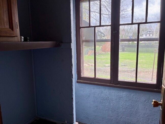 Building Photo - 254 Edward St