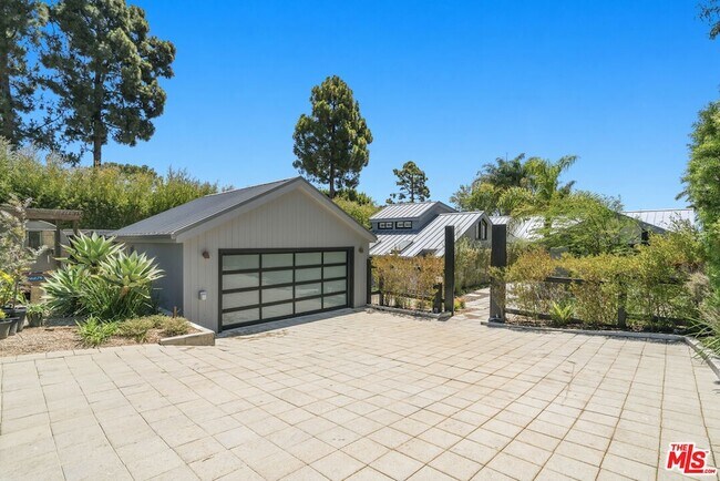 Building Photo - 28036 Sea Ln Dr