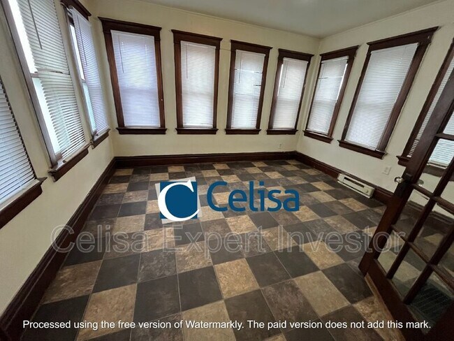 Building Photo - 1013 Stophlet St