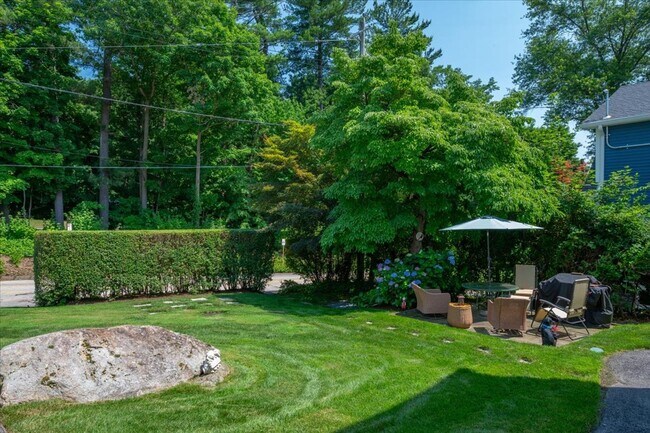 Building Photo - Lakeside Drive HOA