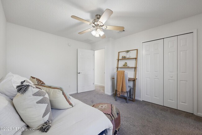 Building Photo - 334 Scrub Jay Dr