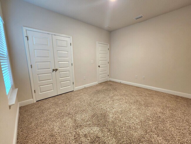 Building Photo - Antietam Lakeside Retreat: 4/2 Home in a Fun-Filled, Pool Neighborhood