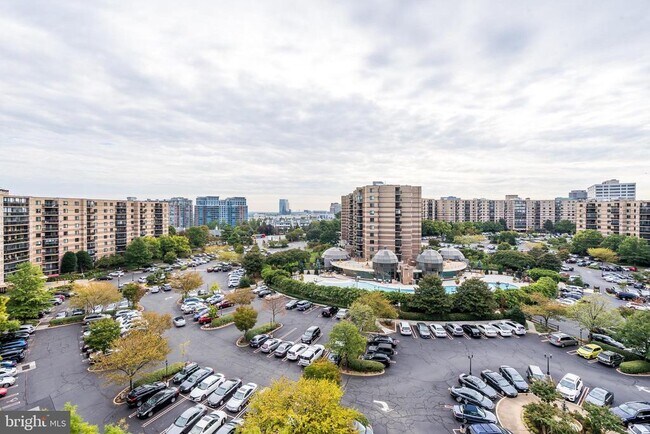 Building Photo - 8360 Greensboro Dr