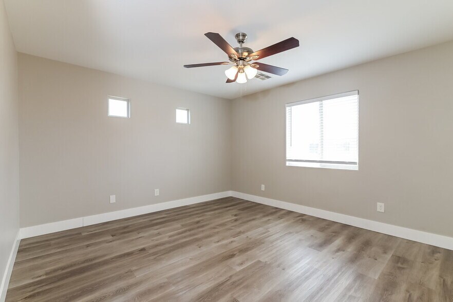 Building Photo - 6002 Aripeka St