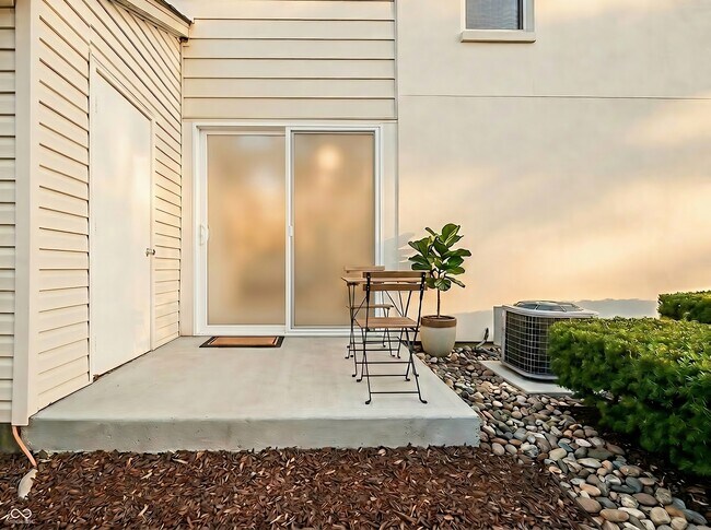 Building Photo - 1364 S Talbott St