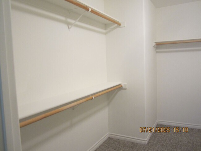 Building Photo - Immaculate Single Story Like New
