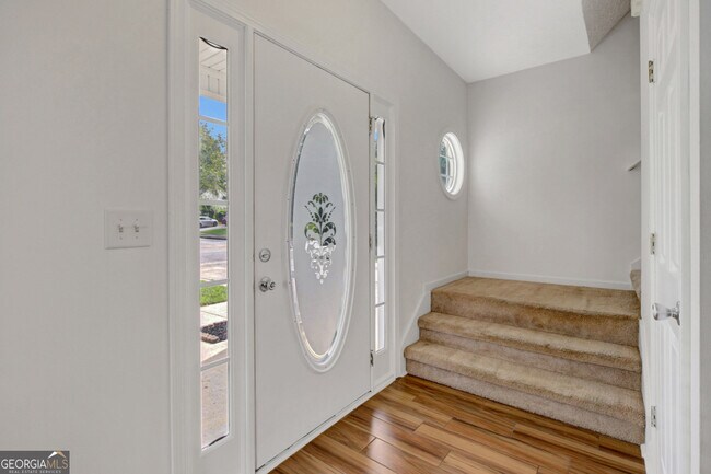 Building Photo - 77 Crescent St