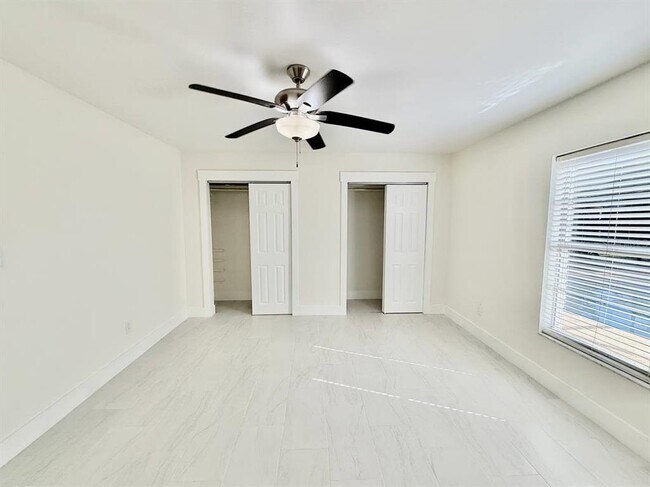 Building Photo - 15611 Walden Ave