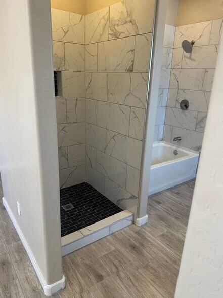 Building Photo - 15235 S Country Club Dr