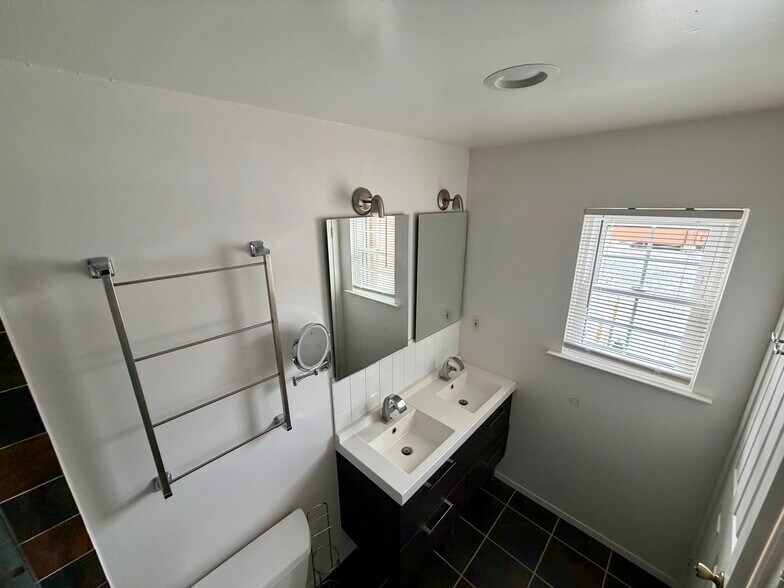 Building Photo - 15 Gallo Ct