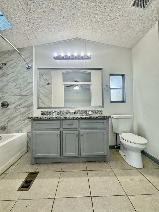 Building Photo - 1007 Spooner St