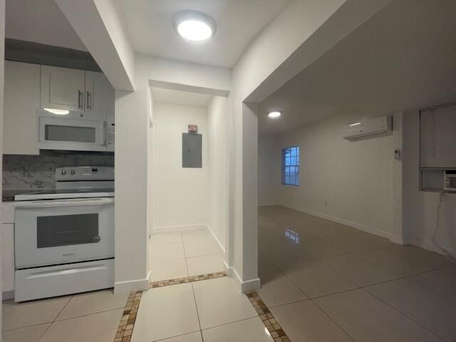 Building Photo - 919 2nd St