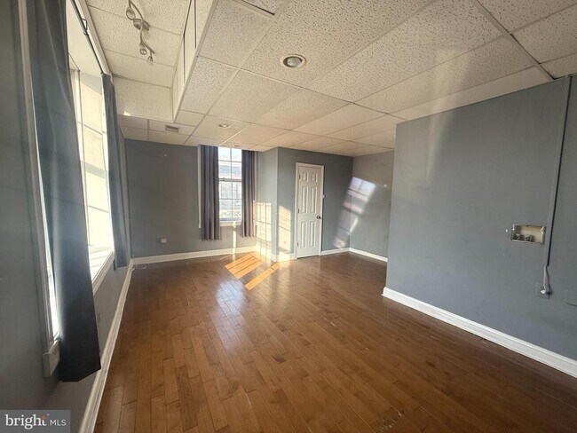 Building Photo - 132 W Washington St