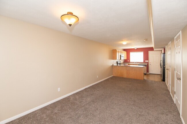 Building Photo - 475 N Redwood Rd