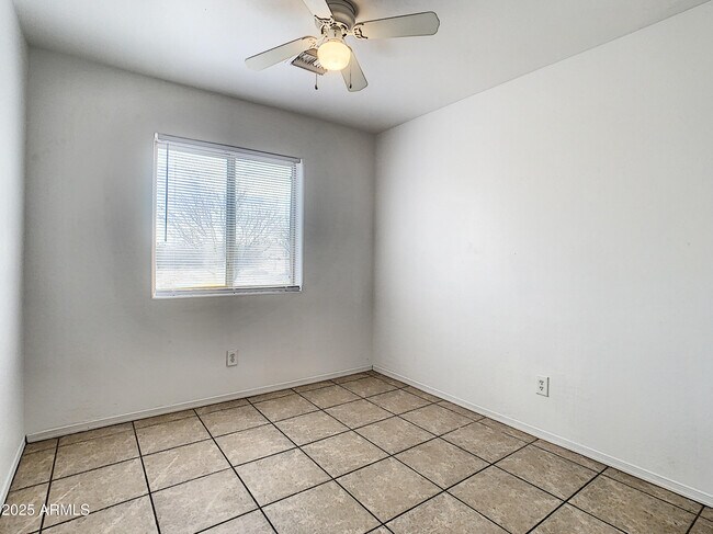 Building Photo - 4205 N Montezuma Dr