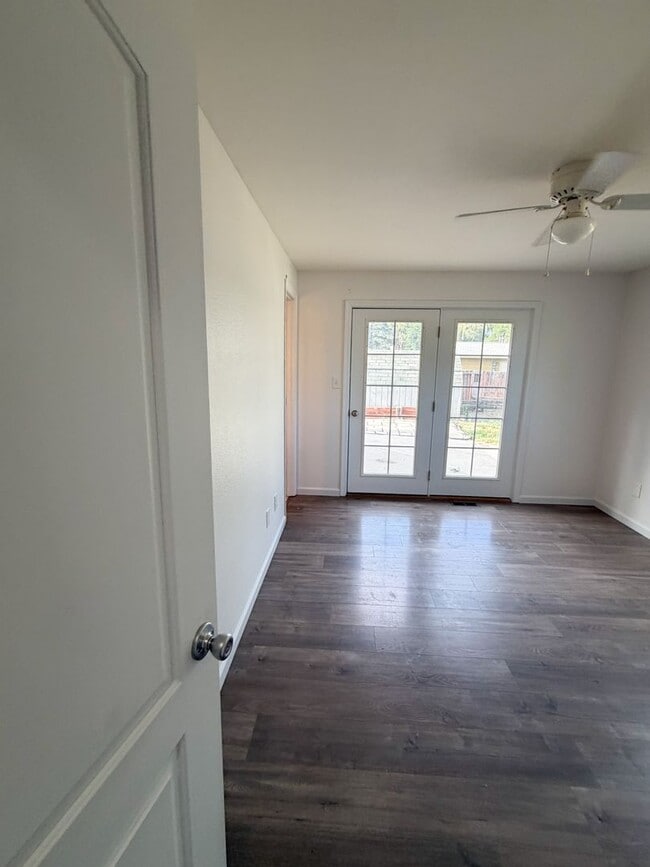 Building Photo - 3 Bedroom, 2 Bath House