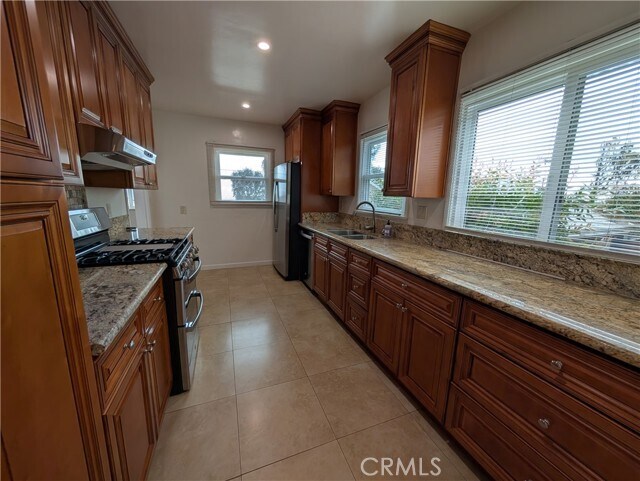 Building Photo - 1108 E Altadena Dr