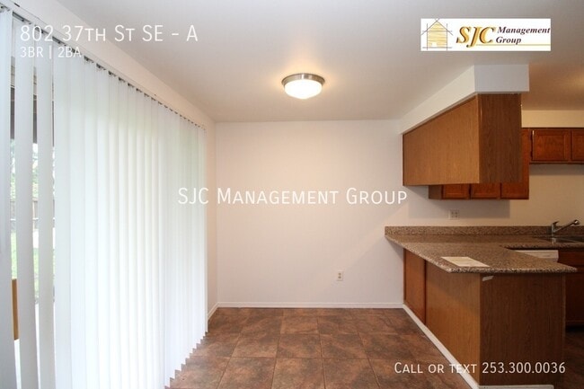 Building Photo - 802 37th St SE