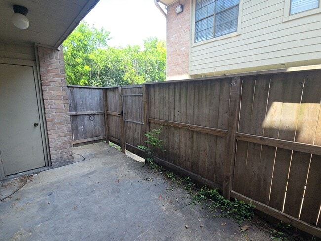 Building Photo - 14600 Fonmeadow Dr