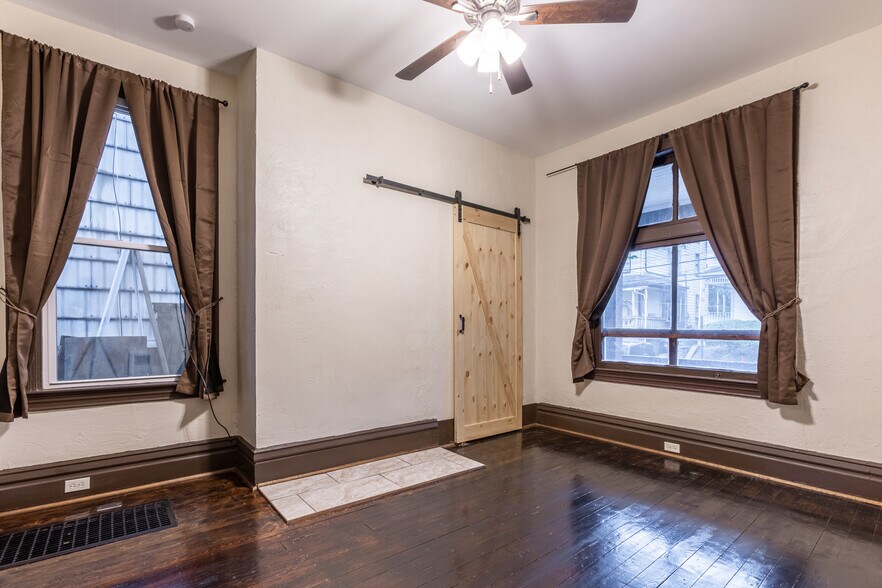 Building Photo - 1013 Ross Ave