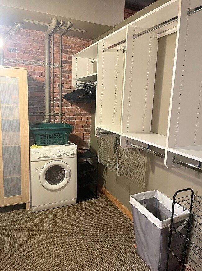 Building Photo - Beautiful Furnished Downtown Loft Coming available May 1st!