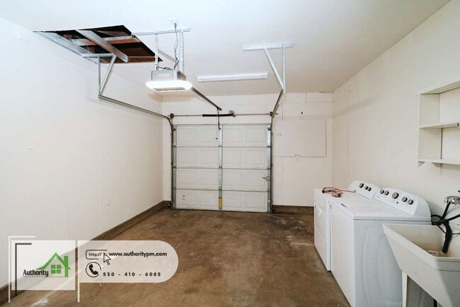 Building Photo - 2042 Neptune Terrace