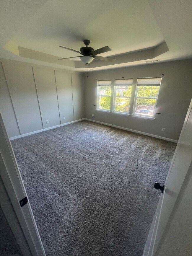 Building Photo - 303 Breezeway Dr