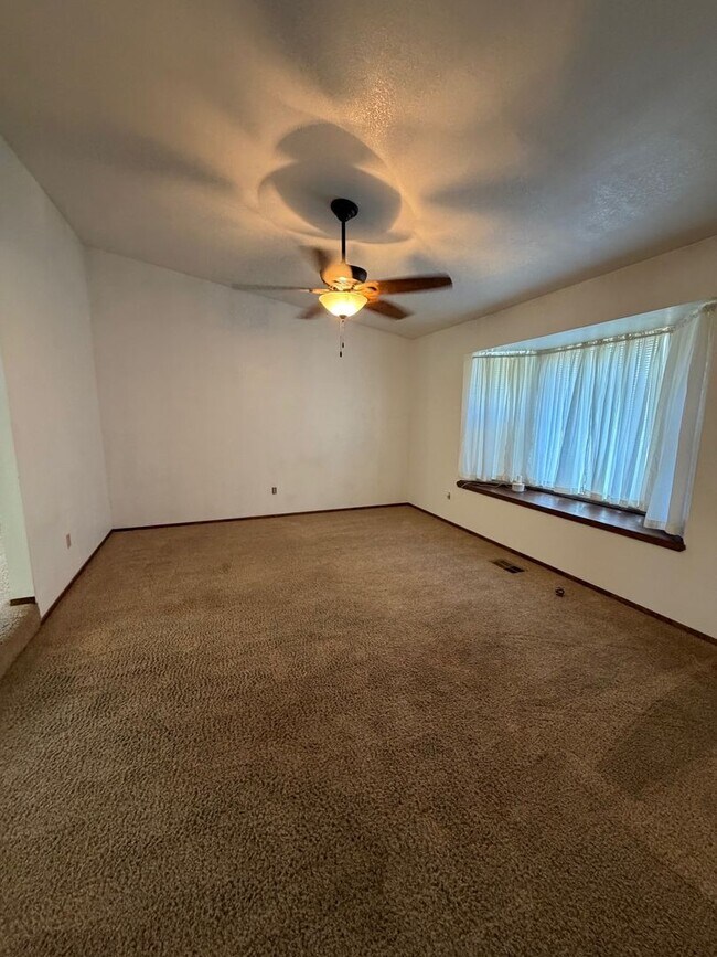 Building Photo - 2988 Pinebrook Dr