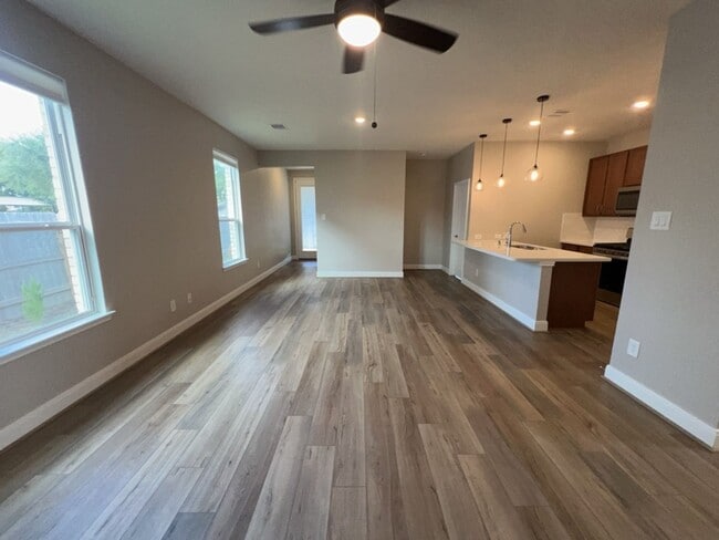 Building Photo - 2885 Grand Anse Dr