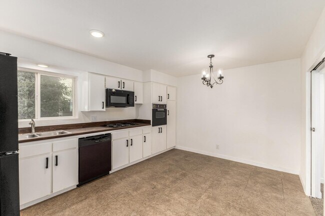 Building Photo - 6935 E 4th St