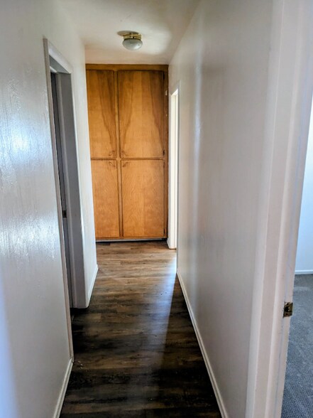 Building Photo - 1040 Ponderosa Dr