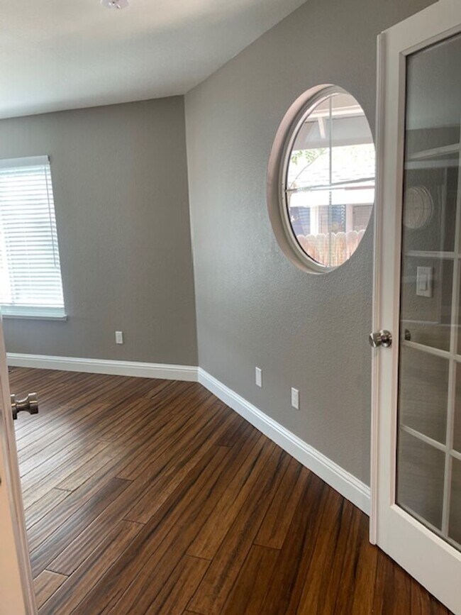 Building Photo - COMING SOON! Beautiful Home with Stunning ...