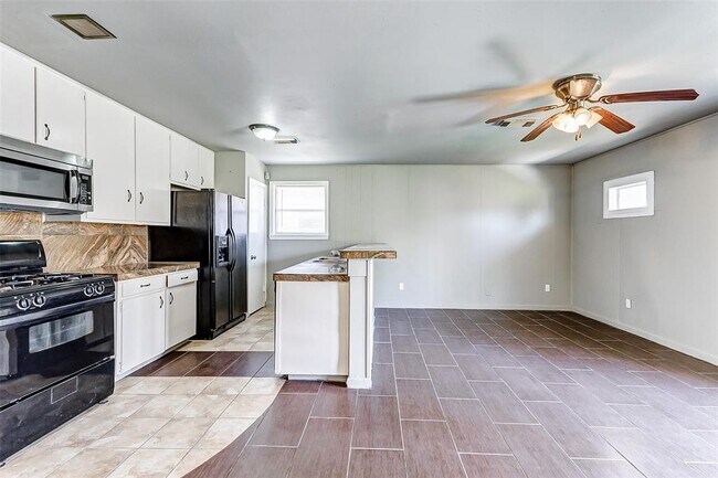 Building Photo - 6763 Glen Rock Dr