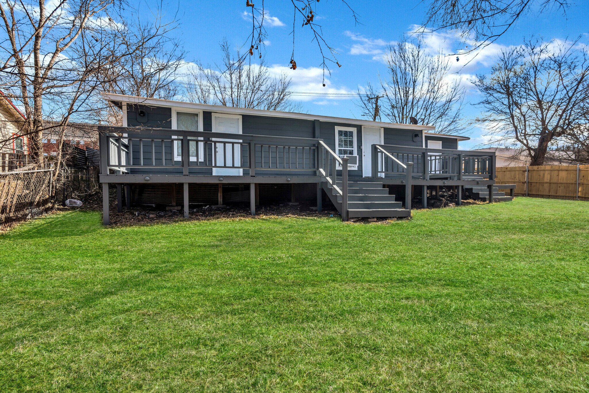 Building Photo - 397 Wills Point St