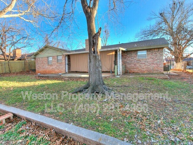 Building Photo - 1011 Crown Dr