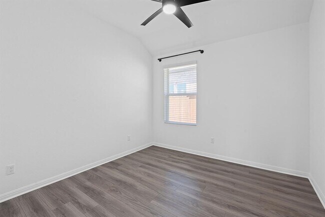 Building Photo - 132 Rocking Chair Dr