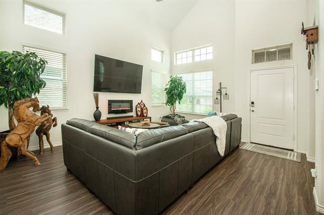 Building Photo - 2168 Miramar Dr