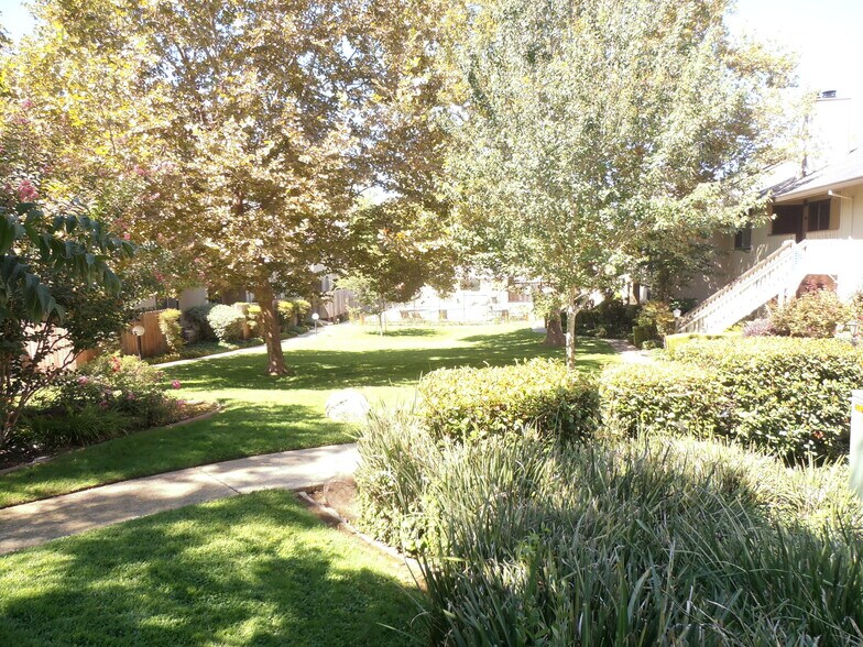 Building Photo - 4839 Vir Mar St