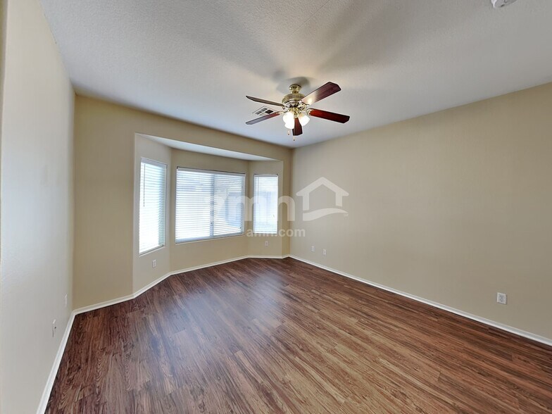 Building Photo - 14216 W Columbus Ave