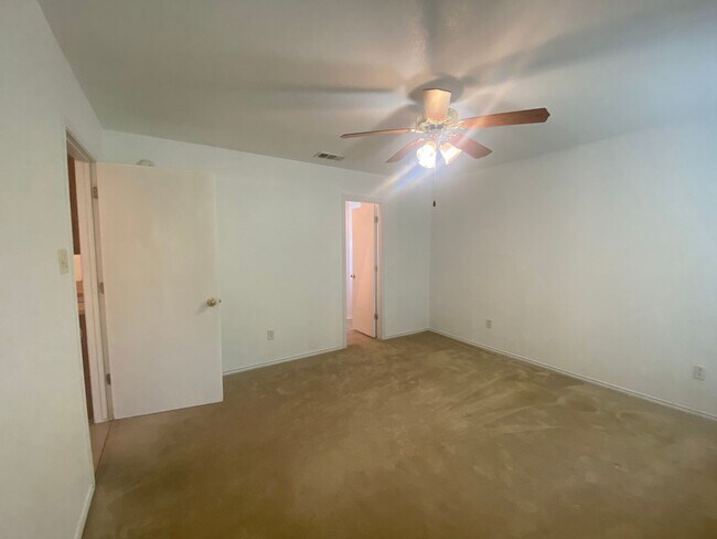 Building Photo - 1809 Liberty Hill Dr