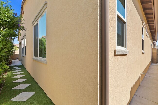 Building Photo - Gated 55 and older 3 bedroom 2 bathroom Ovation at Flora Park