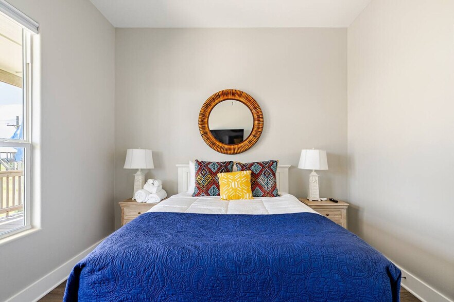 Building Photo - 804 1/2 Johnson Crawford Circle-SI ID1264805P