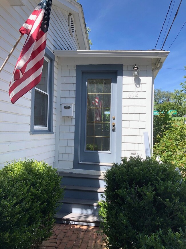 Building Photo - Cottage in Eastport!