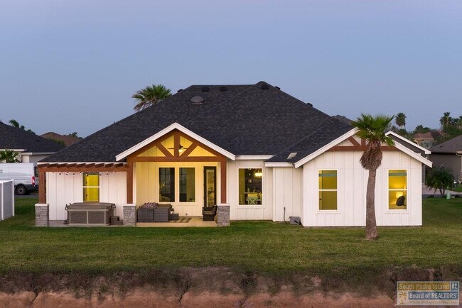 Building Photo - 124 Torrey Pines Dr