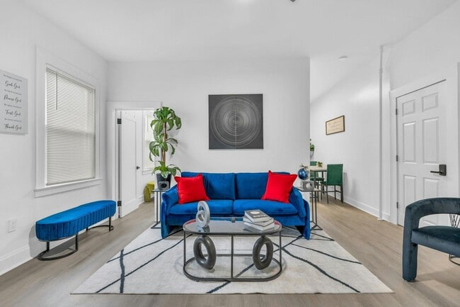 Building Photo - 68 Pine St