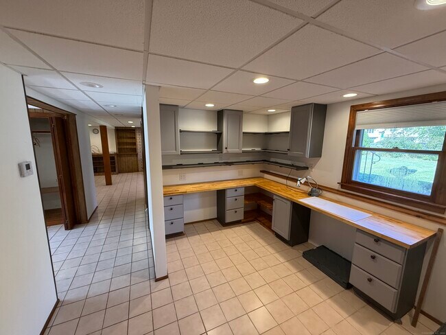 Building Photo - 6 Fairview Dr